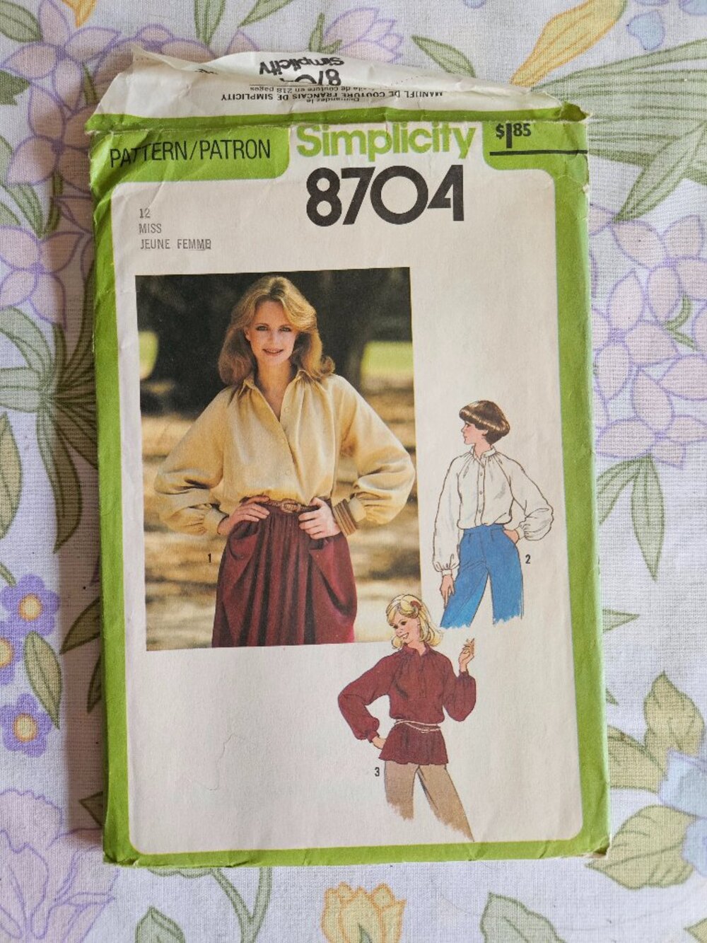 Vintage 1978 Sewing Pattern UNCUT Simplicity 8704 Size 12